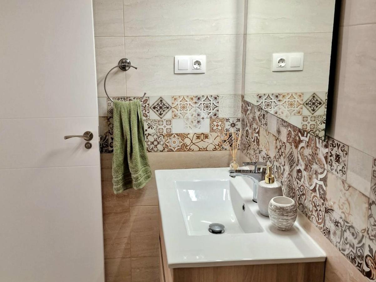 Cozy Apartment With Sea View Torrevieja Eksteriør billede