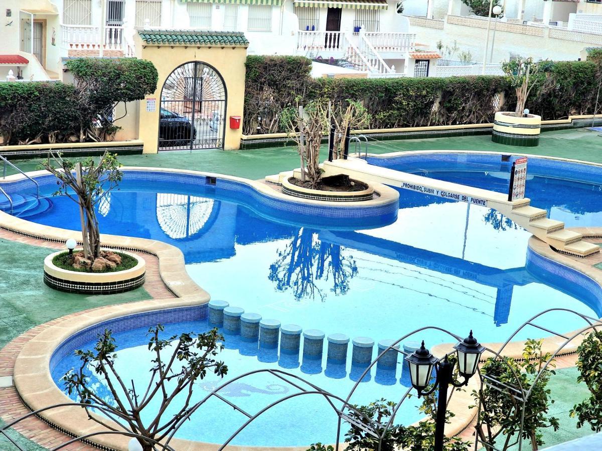 Cozy Apartment With Sea View Torrevieja Eksteriør billede