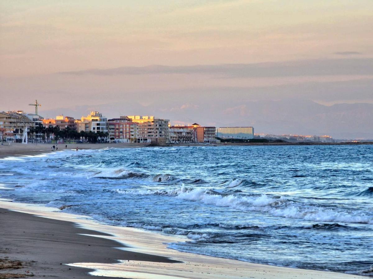 Cozy Apartment With Sea View Torrevieja Eksteriør billede